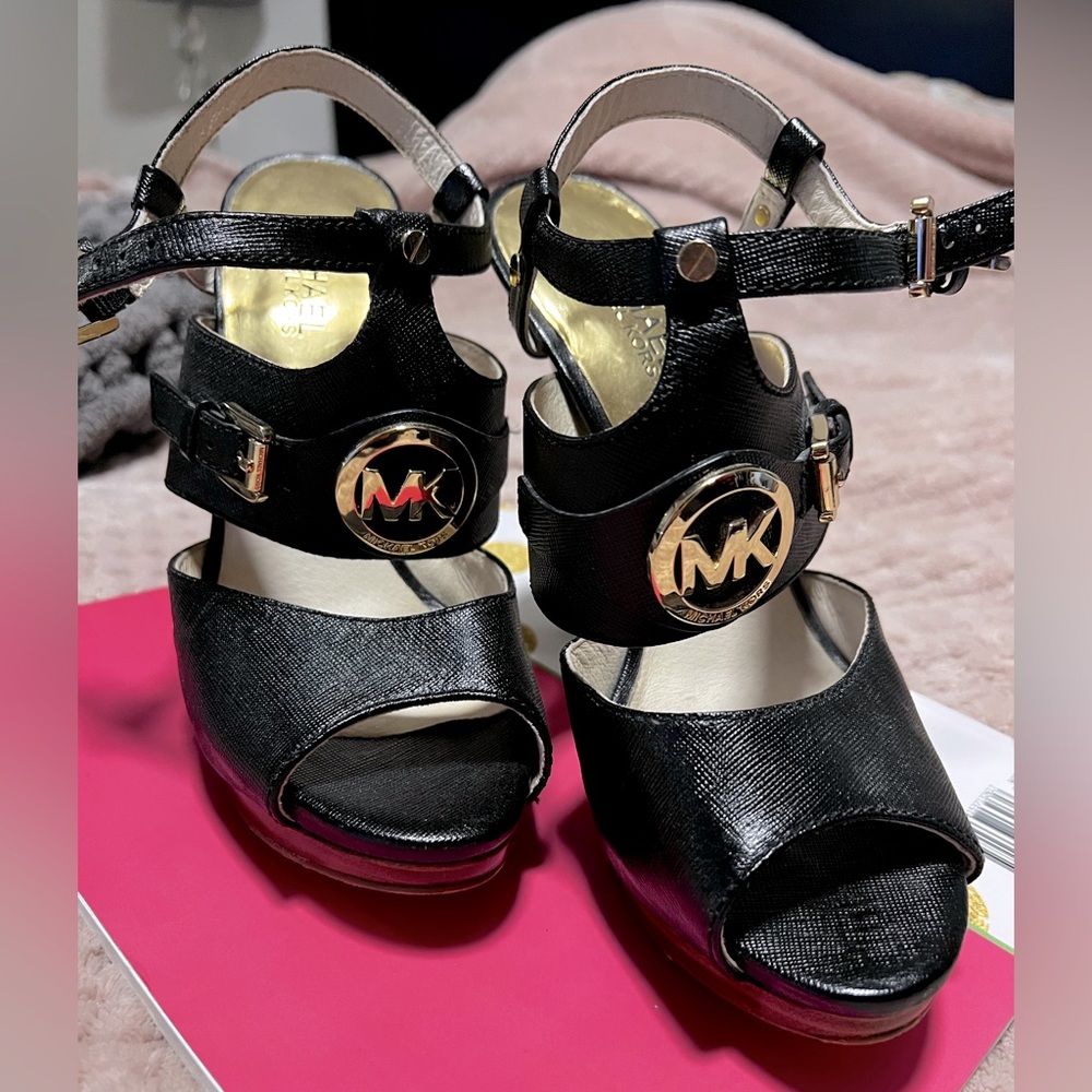 Michael Kors black & wood sandal heels